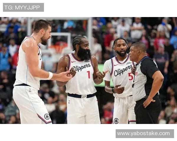 哈登带伤出战引争议卢指导强调尊重球员的比赛意愿